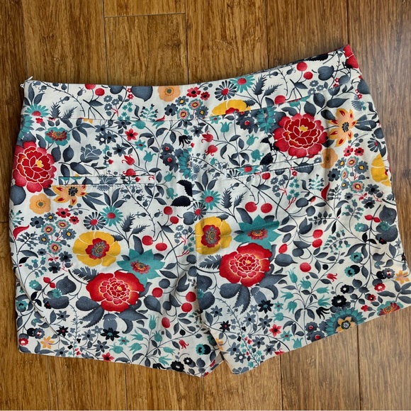 Loft Floral Pattern cotton 4 inch shorts size 0 (1167) - Picture 5 of 5